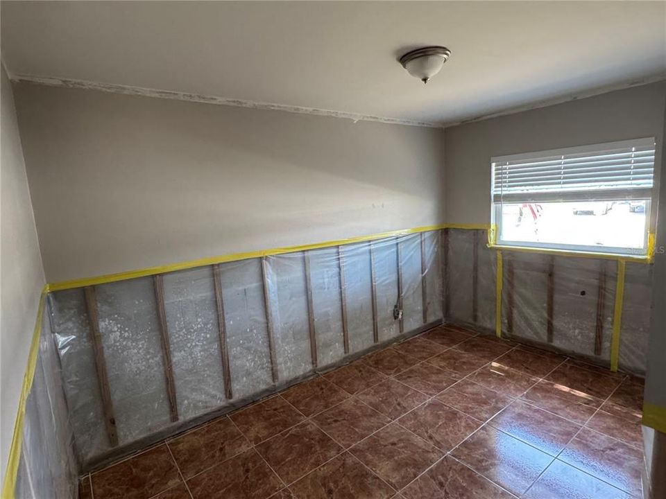 合同活跃: $284,900 (3 贝兹, 2 浴室, 1620 平方英尺)