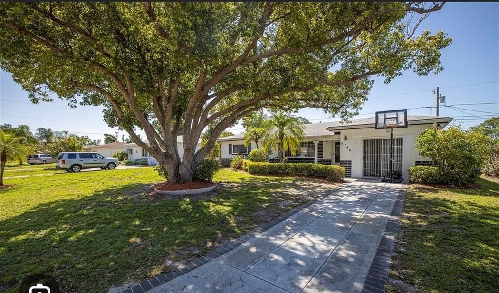 Recently Sold: $560,000 (3 beds, 2 baths, 1852 Square Feet)