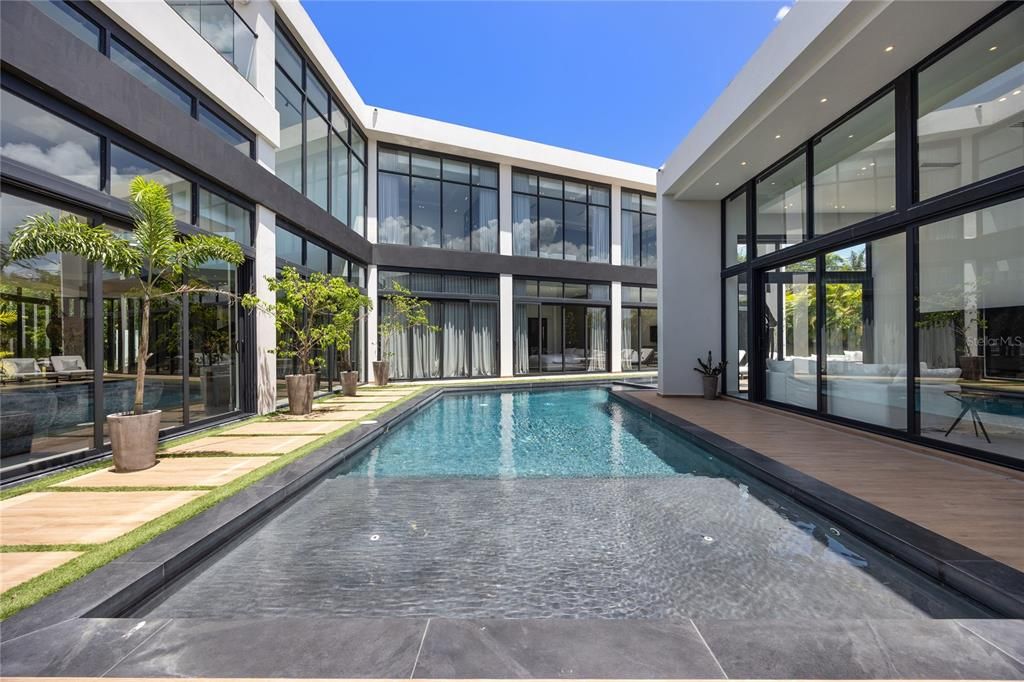 待售: $14,225,000 (6 贝兹, 7 浴室, 9096 平方英尺)