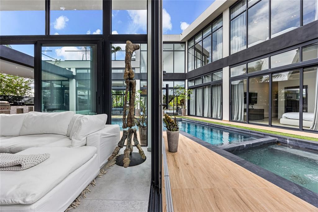 待售: $14,225,000 (6 贝兹, 7 浴室, 9096 平方英尺)