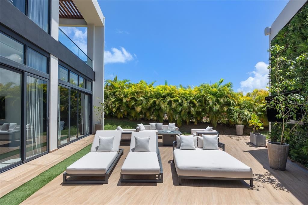 待售: $14,225,000 (6 贝兹, 7 浴室, 9096 平方英尺)