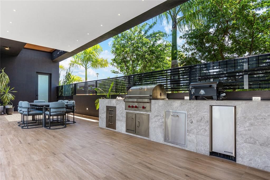 待售: $14,225,000 (6 贝兹, 7 浴室, 9096 平方英尺)