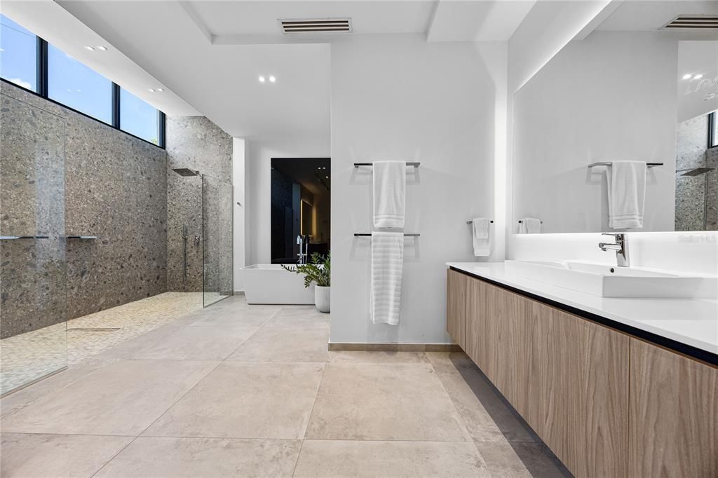 待售: $14,225,000 (6 贝兹, 7 浴室, 9096 平方英尺)