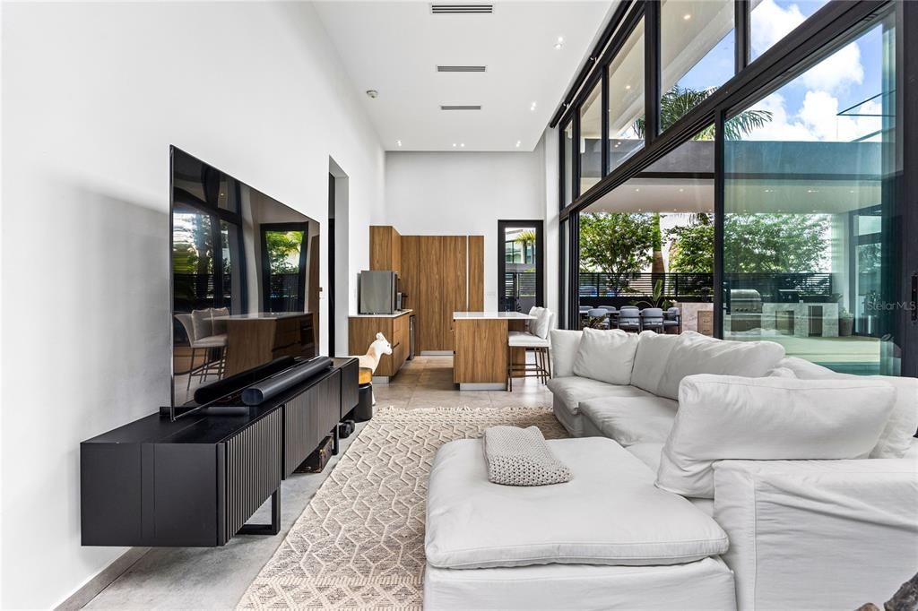 待售: $14,225,000 (6 贝兹, 7 浴室, 9096 平方英尺)