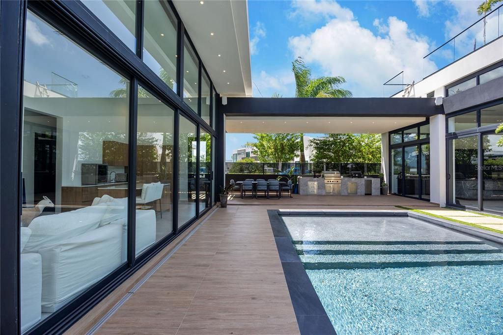 待售: $14,225,000 (6 贝兹, 7 浴室, 9096 平方英尺)