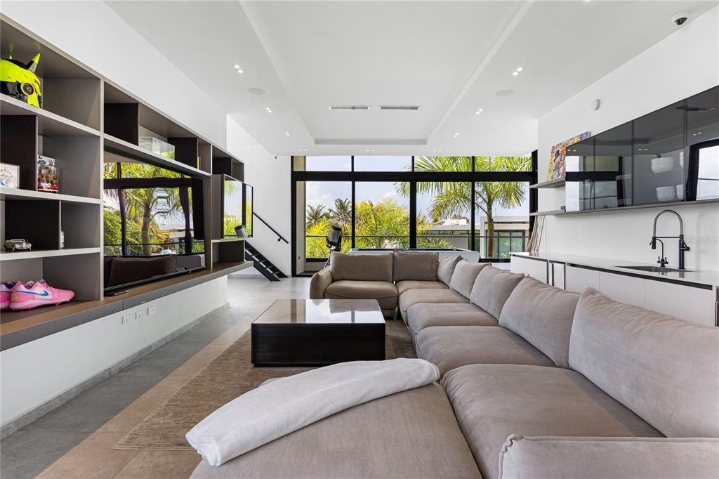 待售: $14,225,000 (6 贝兹, 7 浴室, 9096 平方英尺)