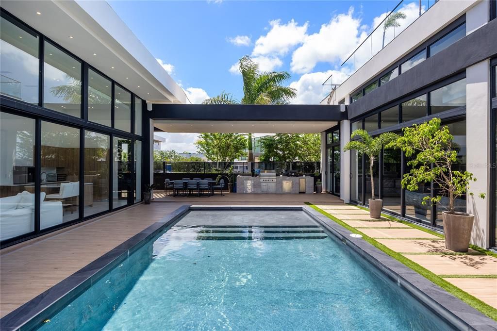 待售: $14,225,000 (6 贝兹, 7 浴室, 9096 平方英尺)