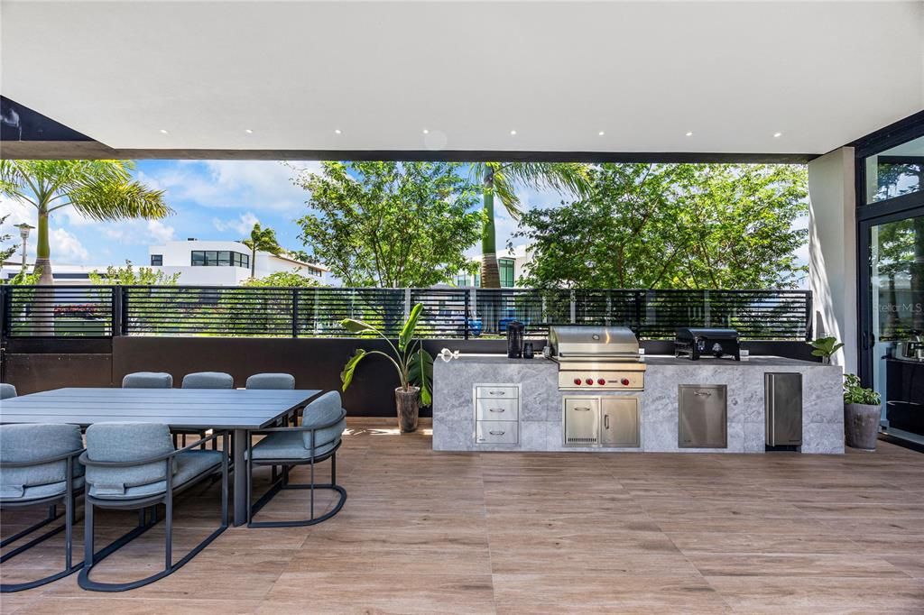 待售: $14,225,000 (6 贝兹, 7 浴室, 9096 平方英尺)