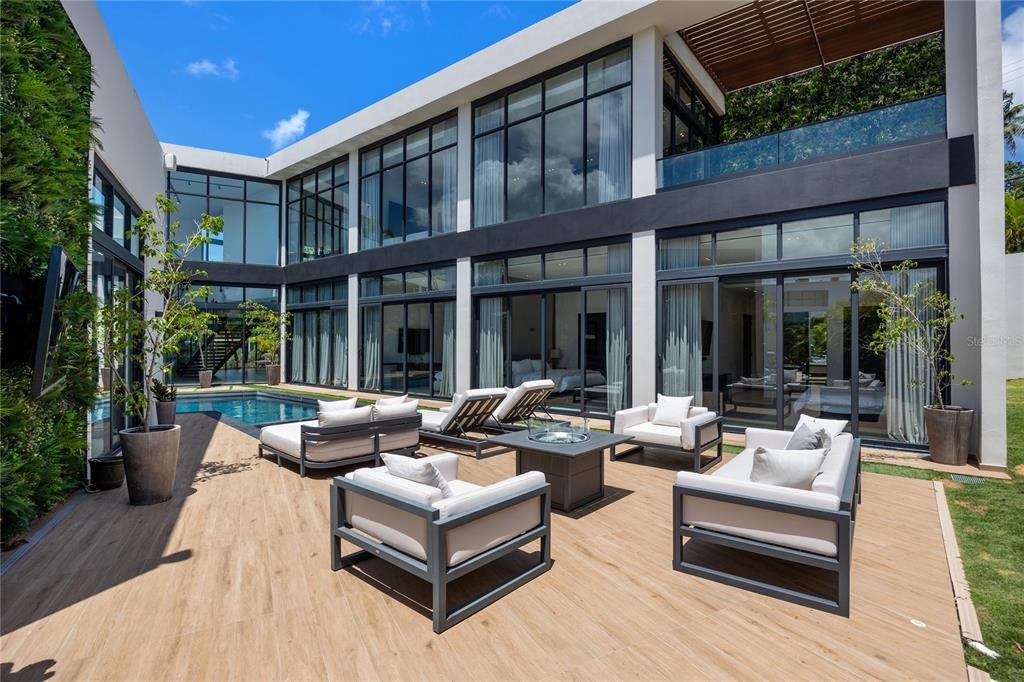 待售: $14,225,000 (6 贝兹, 7 浴室, 9096 平方英尺)