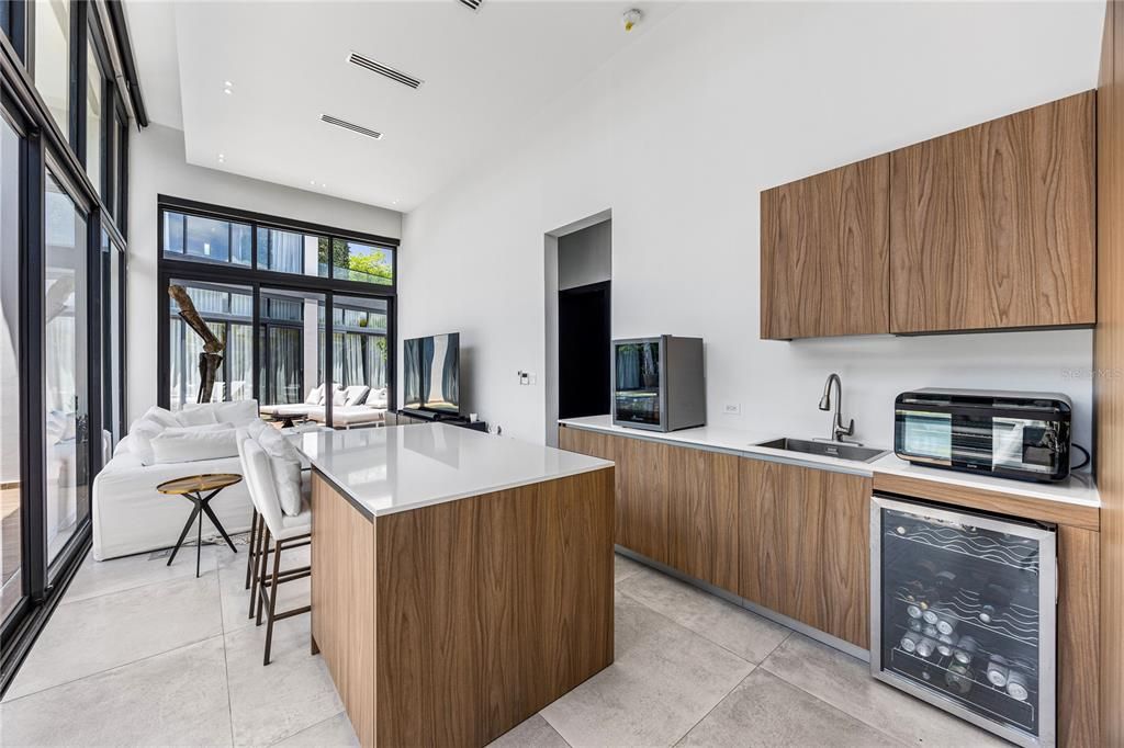 待售: $14,225,000 (6 贝兹, 7 浴室, 9096 平方英尺)