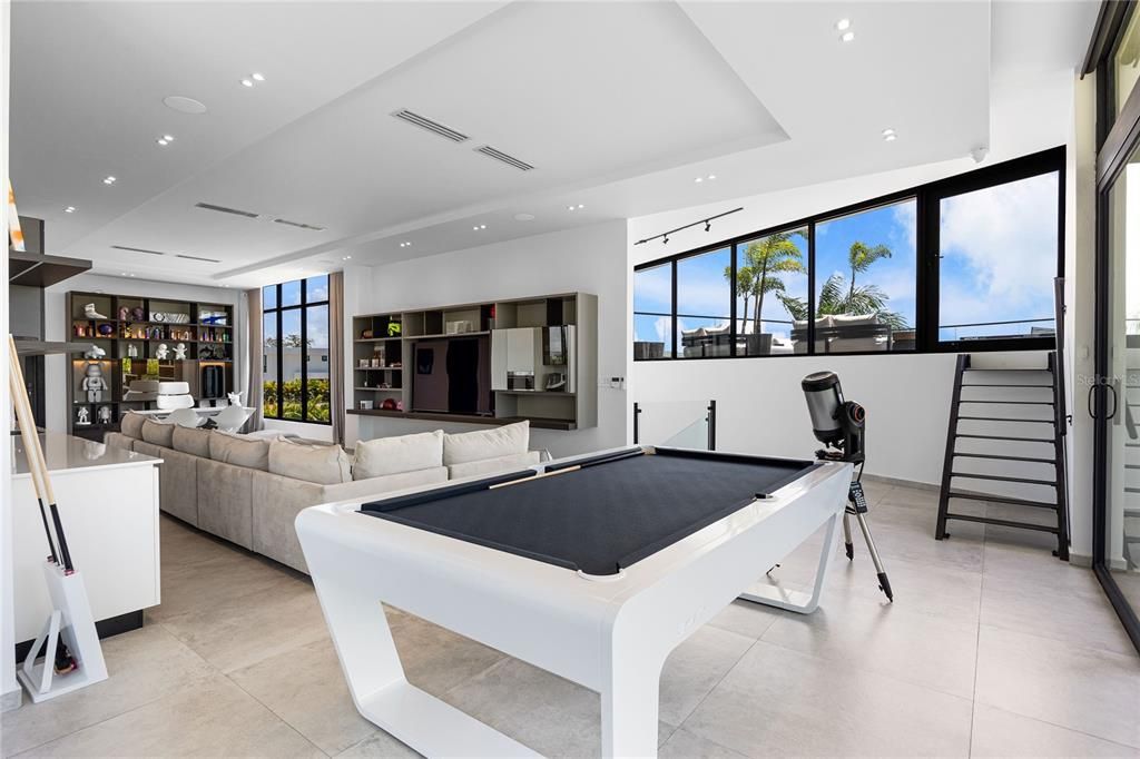 待售: $14,225,000 (6 贝兹, 7 浴室, 9096 平方英尺)