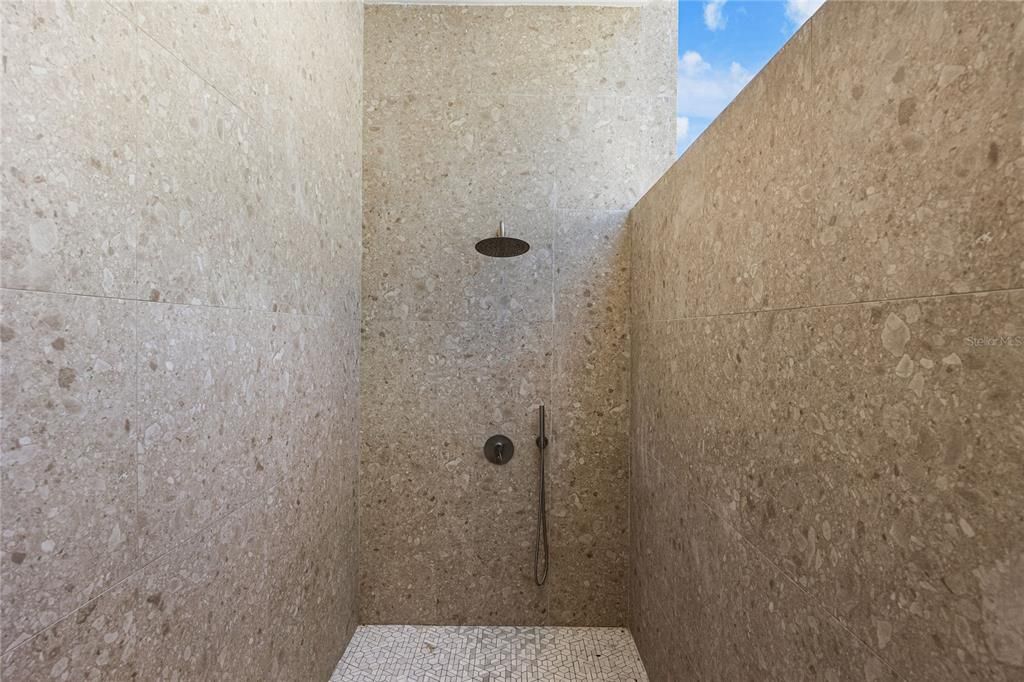 待售: $14,225,000 (6 贝兹, 7 浴室, 9096 平方英尺)