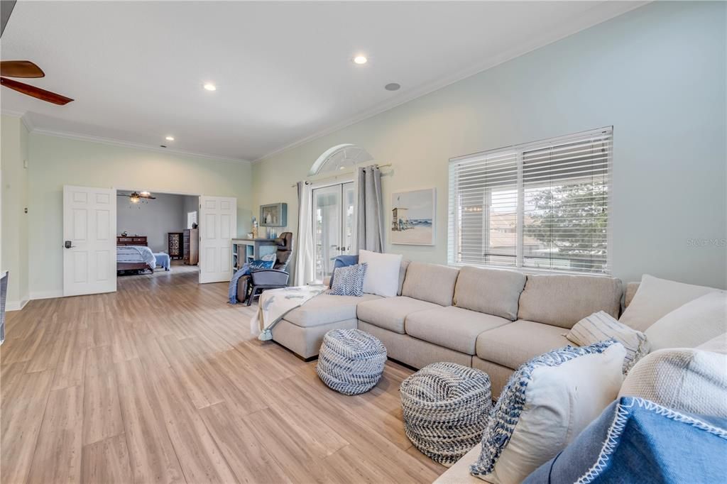 For Sale: $1,345,000 (6 beds, 4 baths, 3661 Square Feet)