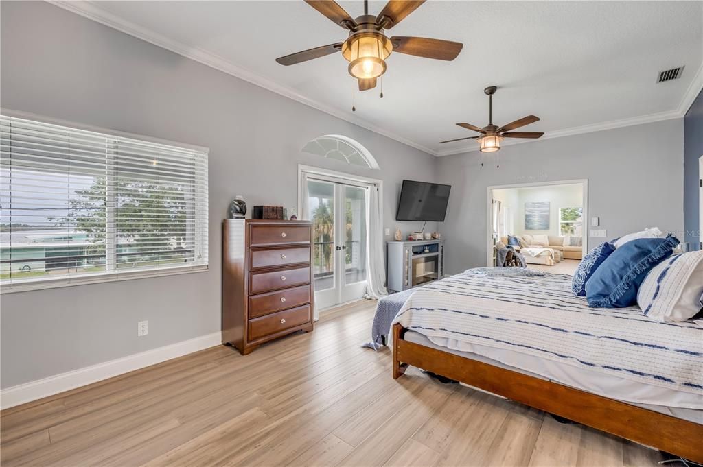 For Sale: $1,345,000 (6 beds, 4 baths, 3661 Square Feet)