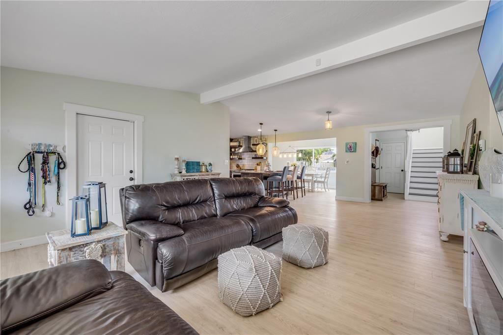 For Sale: $1,345,000 (6 beds, 4 baths, 3661 Square Feet)