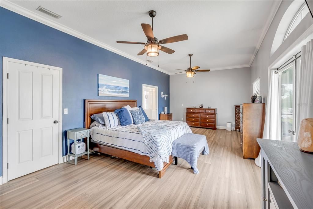 For Sale: $1,345,000 (6 beds, 4 baths, 3661 Square Feet)