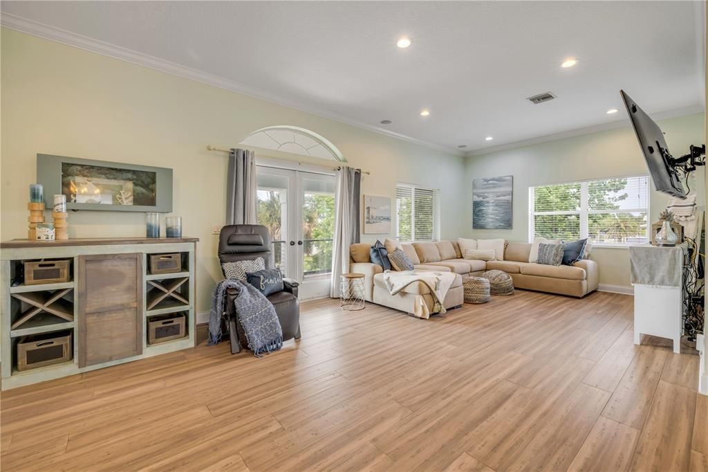 For Sale: $1,345,000 (6 beds, 4 baths, 3661 Square Feet)