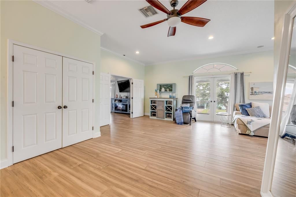 For Sale: $1,345,000 (6 beds, 4 baths, 3661 Square Feet)