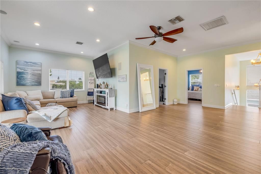 For Sale: $1,345,000 (6 beds, 4 baths, 3661 Square Feet)