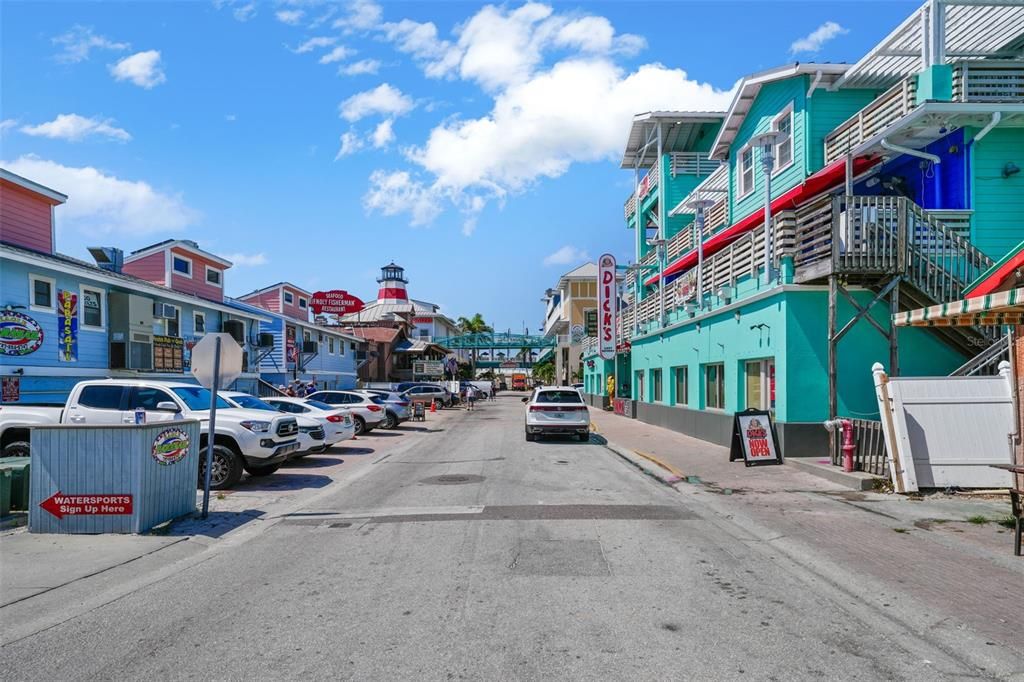 En Venta: $3,000,000 (0.16 acres)