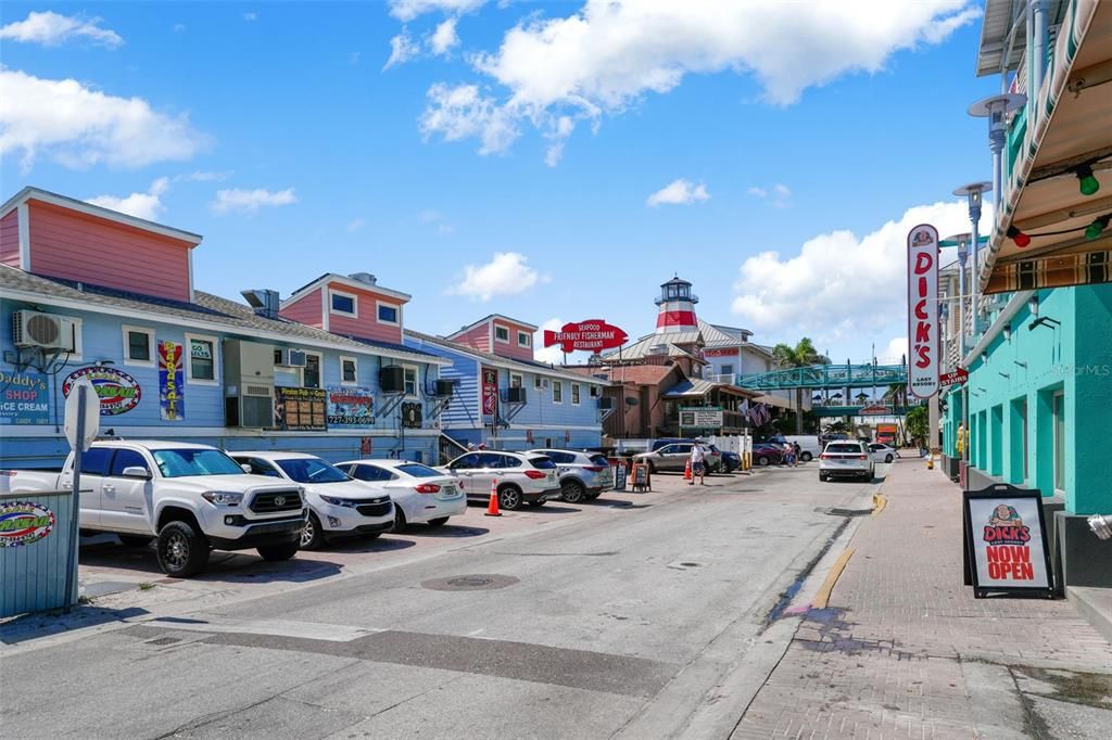 En Venta: $3,000,000 (0.16 acres)