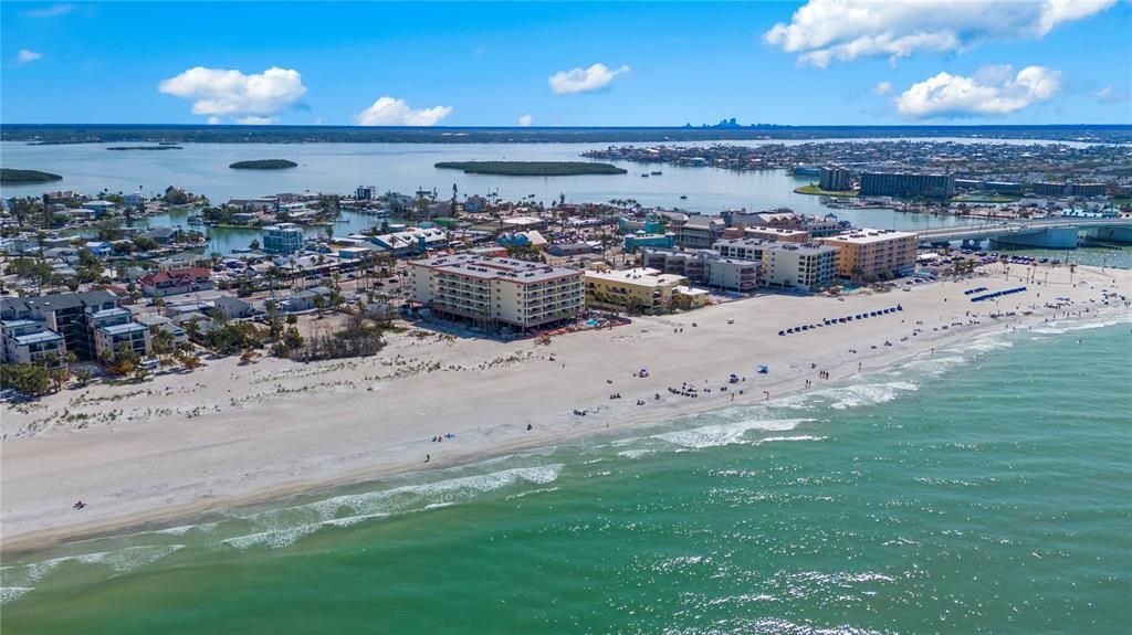 En Venta: $3,000,000 (0.16 acres)