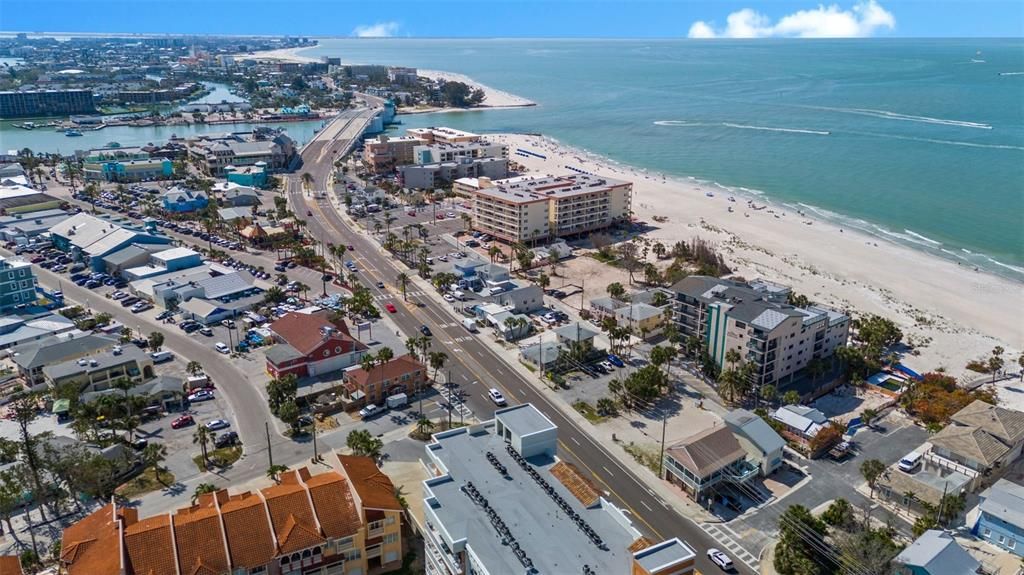 En Venta: $3,000,000 (0.16 acres)