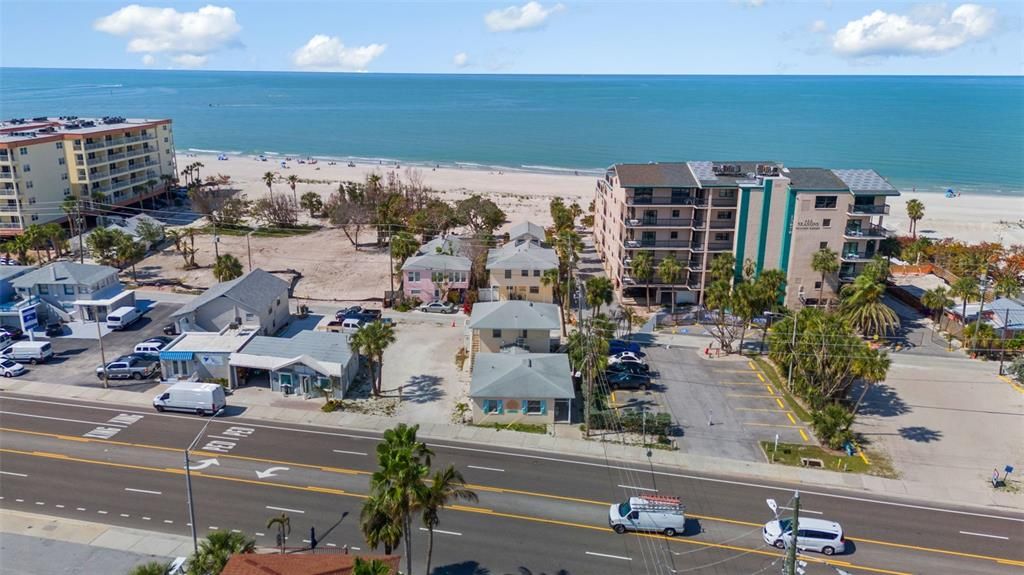 En Venta: $3,000,000 (0.16 acres)