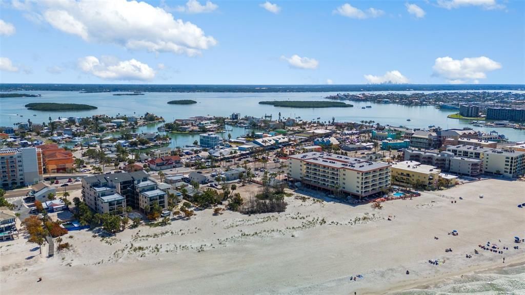 En Venta: $3,000,000 (0.16 acres)