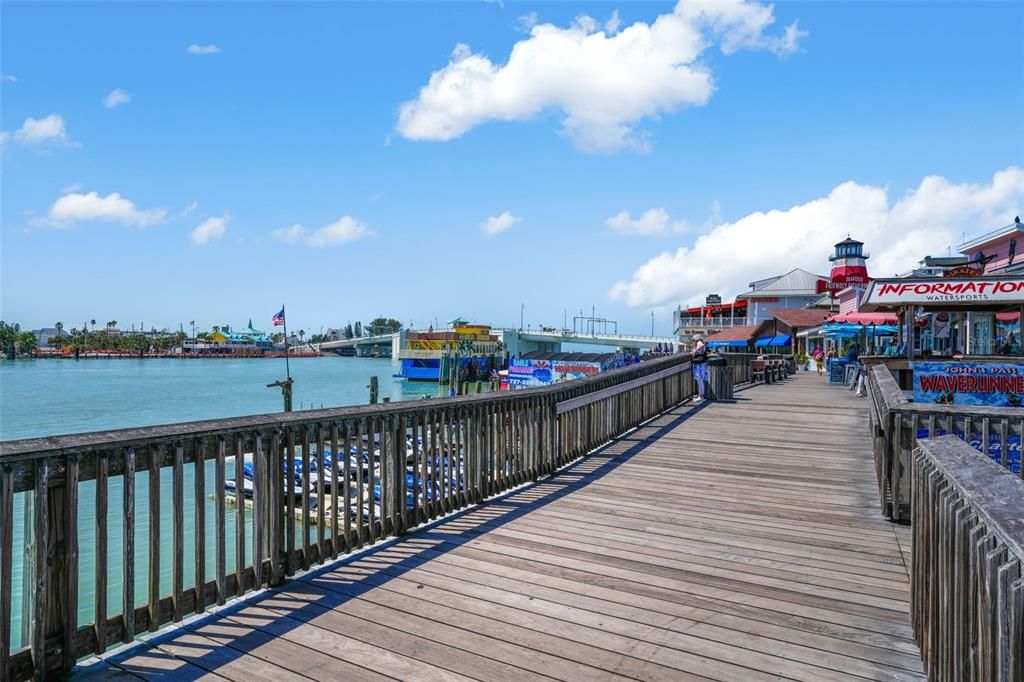 En Venta: $3,000,000 (0.16 acres)