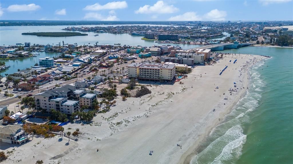 En Venta: $3,000,000 (0.16 acres)