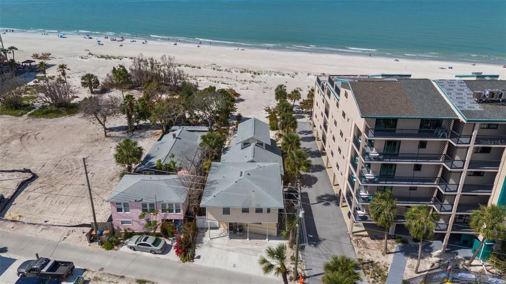 En Venta: $3,000,000 (0.16 acres)