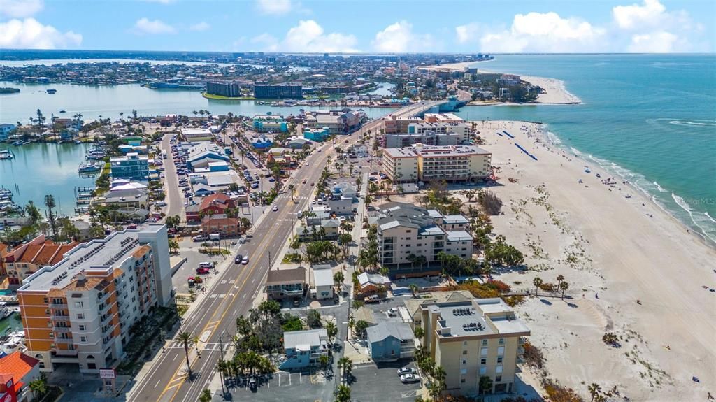 En Venta: $3,000,000 (0.16 acres)