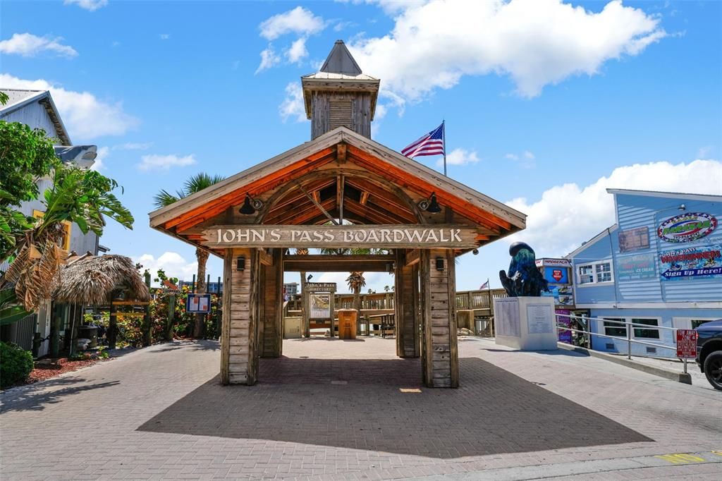 En Venta: $3,000,000 (0.16 acres)