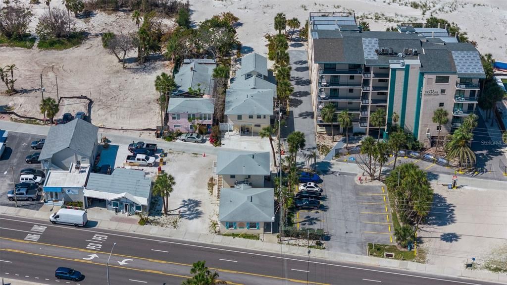 En Venta: $3,000,000 (0.16 acres)