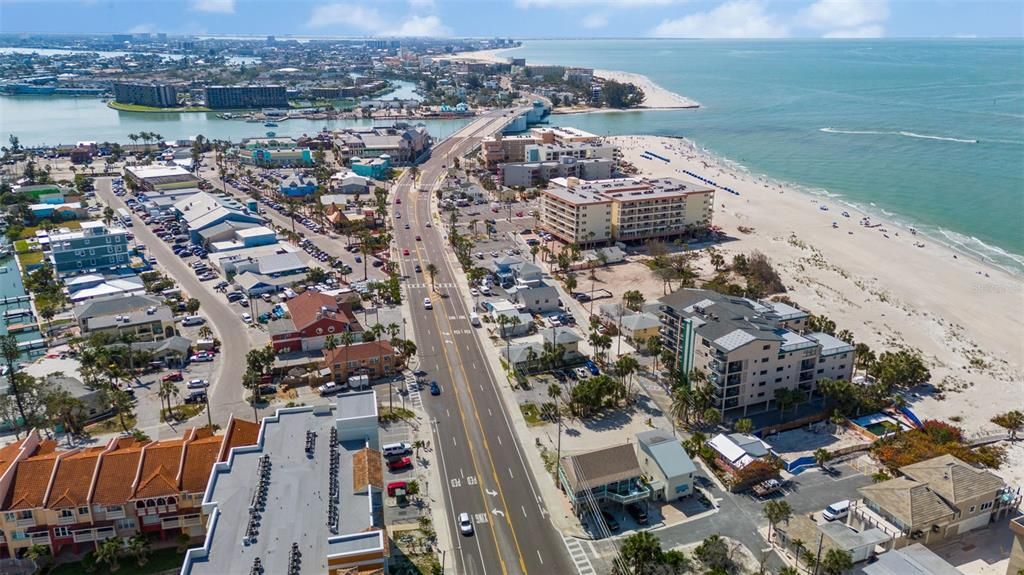 En Venta: $3,000,000 (0.16 acres)