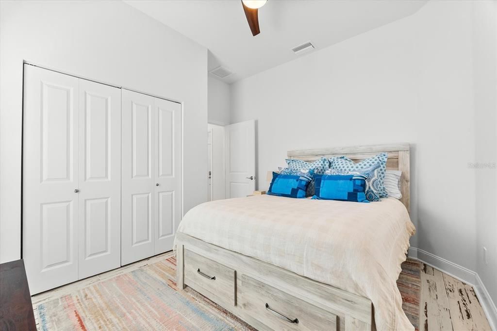 На продажу: $824,995 (4 спален, 2 ванн, 2022 Квадратных фут)