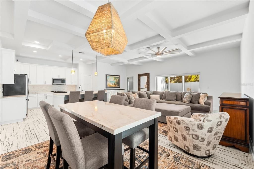 На продажу: $824,995 (4 спален, 2 ванн, 2022 Квадратных фут)