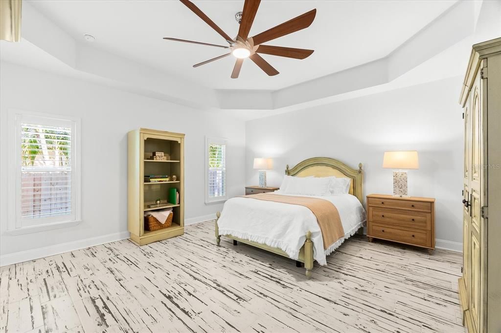 На продажу: $824,995 (4 спален, 2 ванн, 2022 Квадратных фут)