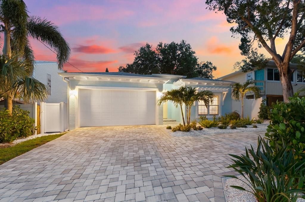 На продажу: $824,995 (4 спален, 2 ванн, 2022 Квадратных фут)