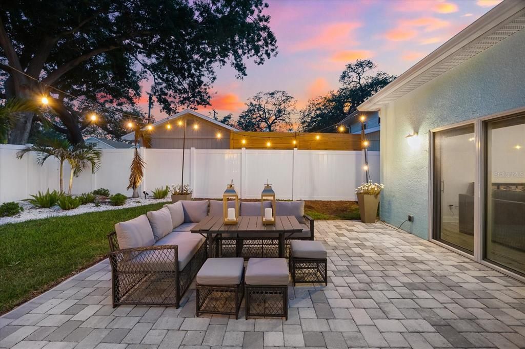 На продажу: $824,995 (4 спален, 2 ванн, 2022 Квадратных фут)