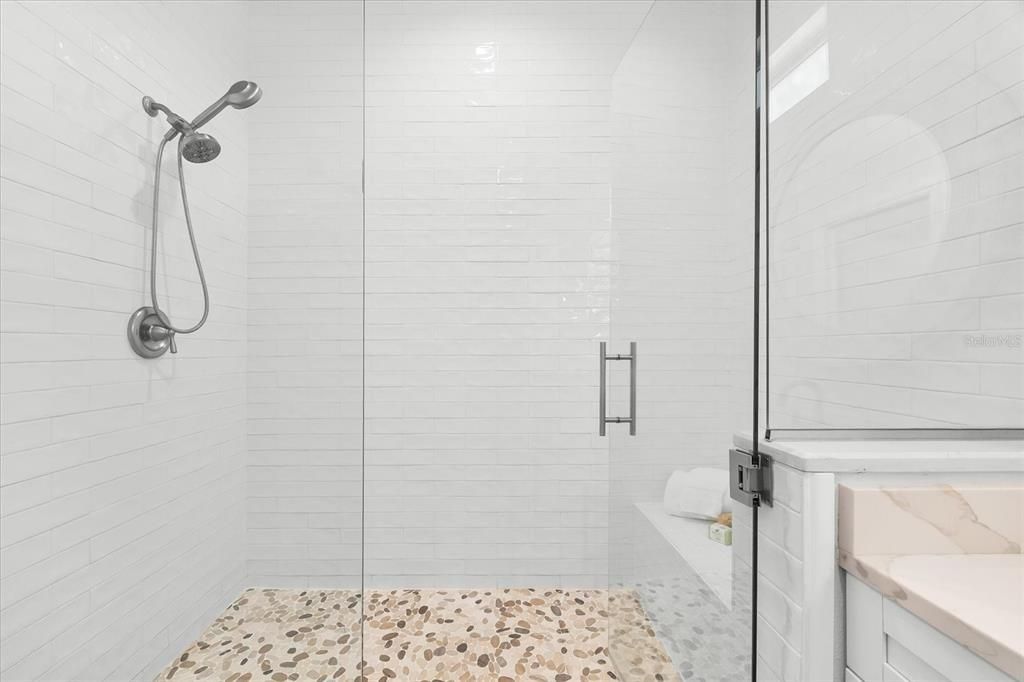 На продажу: $824,995 (4 спален, 2 ванн, 2022 Квадратных фут)