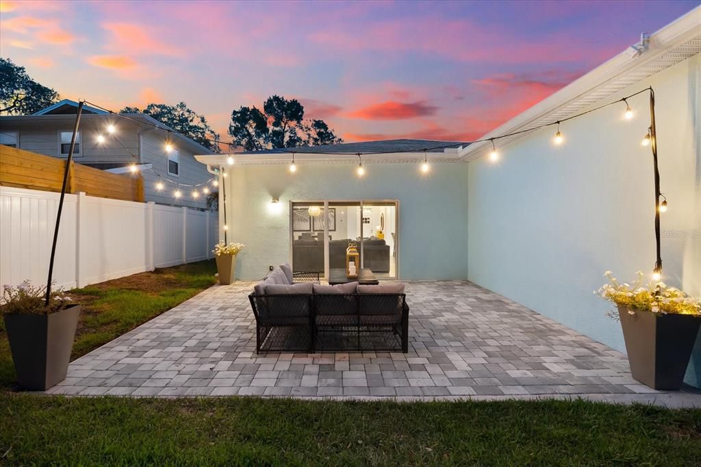 На продажу: $824,995 (4 спален, 2 ванн, 2022 Квадратных фут)