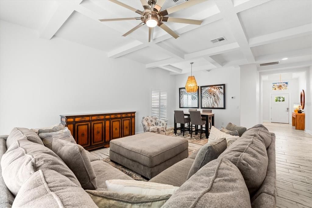 На продажу: $824,995 (4 спален, 2 ванн, 2022 Квадратных фут)