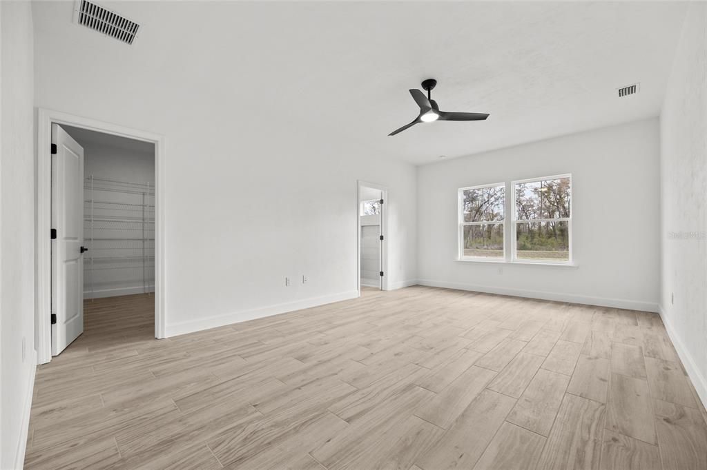 For Sale: $359,000 (3 beds, 2 baths, 1599 Square Feet)