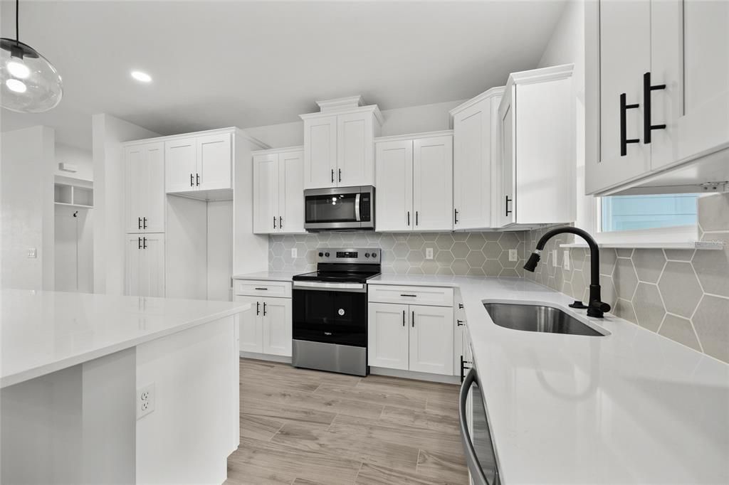 For Sale: $359,000 (3 beds, 2 baths, 1599 Square Feet)