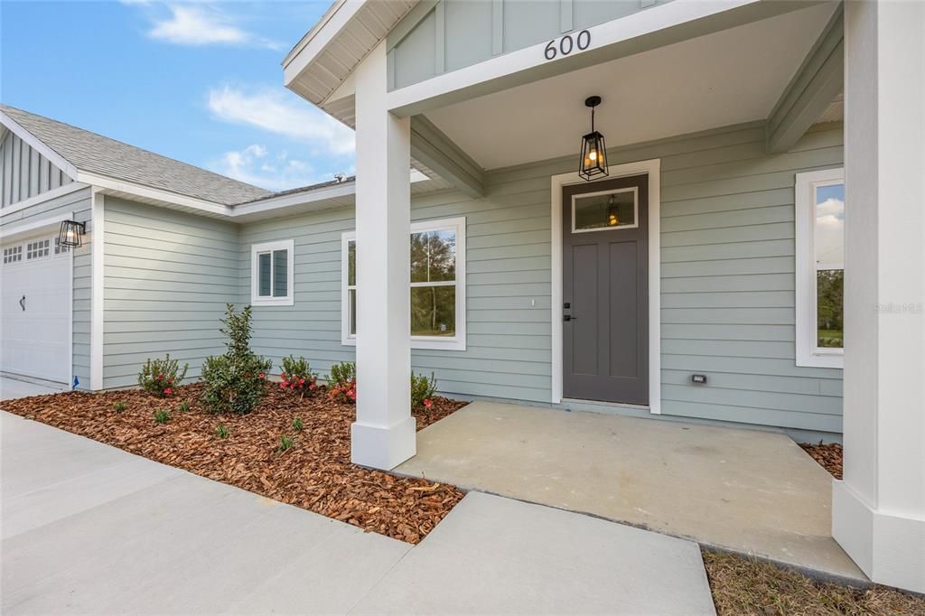 For Sale: $359,000 (3 beds, 2 baths, 1599 Square Feet)