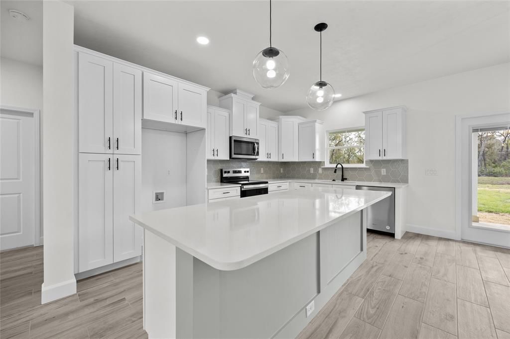 For Sale: $359,000 (3 beds, 2 baths, 1599 Square Feet)
