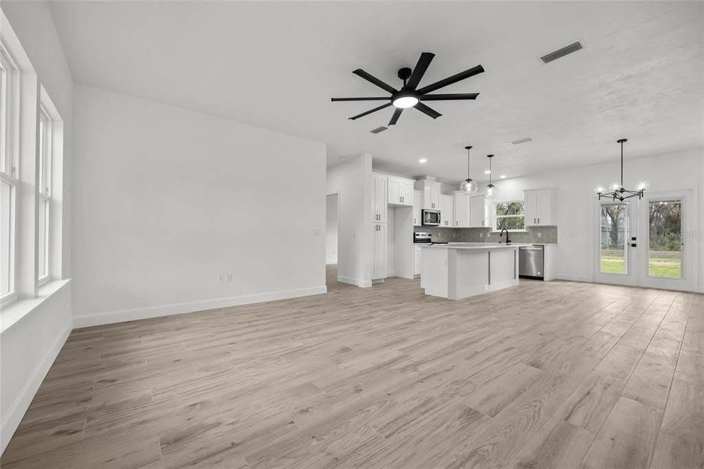 For Sale: $359,000 (3 beds, 2 baths, 1599 Square Feet)