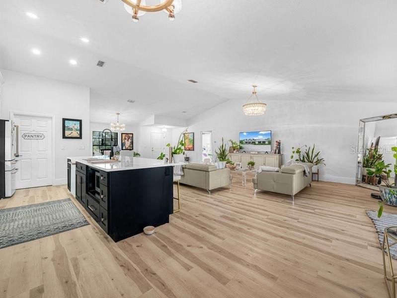 待售: $1,449,000 (4 贝兹, 2 浴室, 2304 平方英尺)